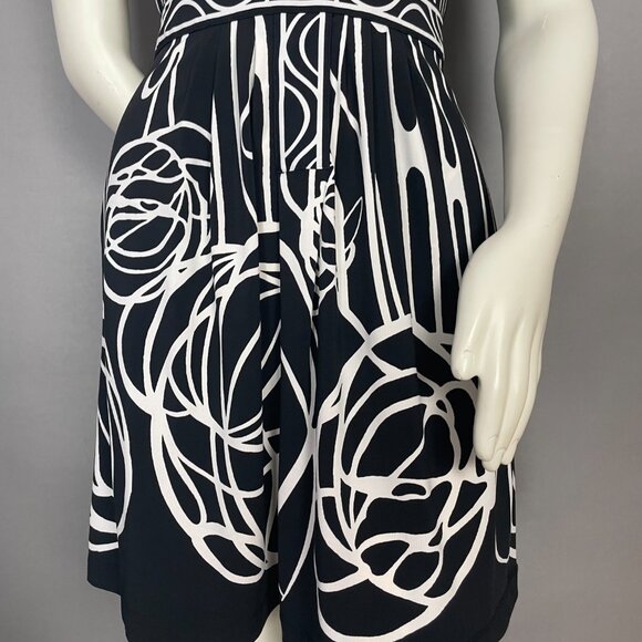 BCBGMaxAzria‎ Dress Abstract Print Black White Tie Waist Pockets Size Medium - Picture 4 of 10